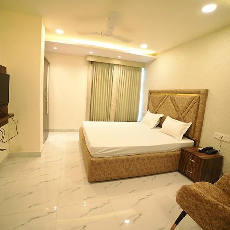 Ovel Hotel Лудхіяна Екстер'єр фото